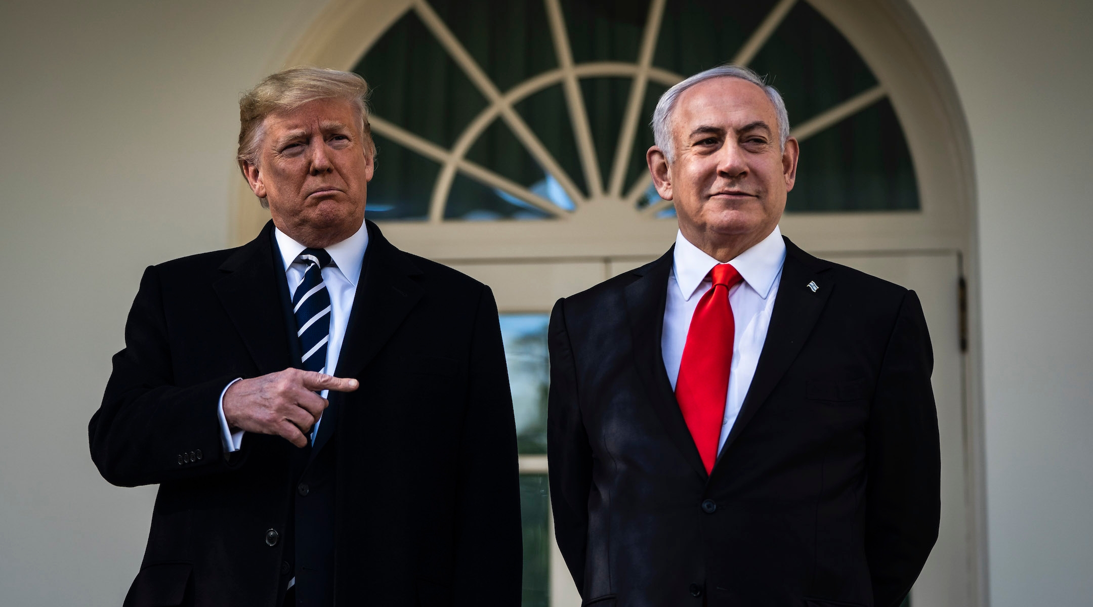 President Donald Trump talks with Israeli Prime Minister Benjamin Netanyahu near the Oval Office of the White House, Jan 27, 2020. (Jabin Botsford/The Washington Post via Getty Images)