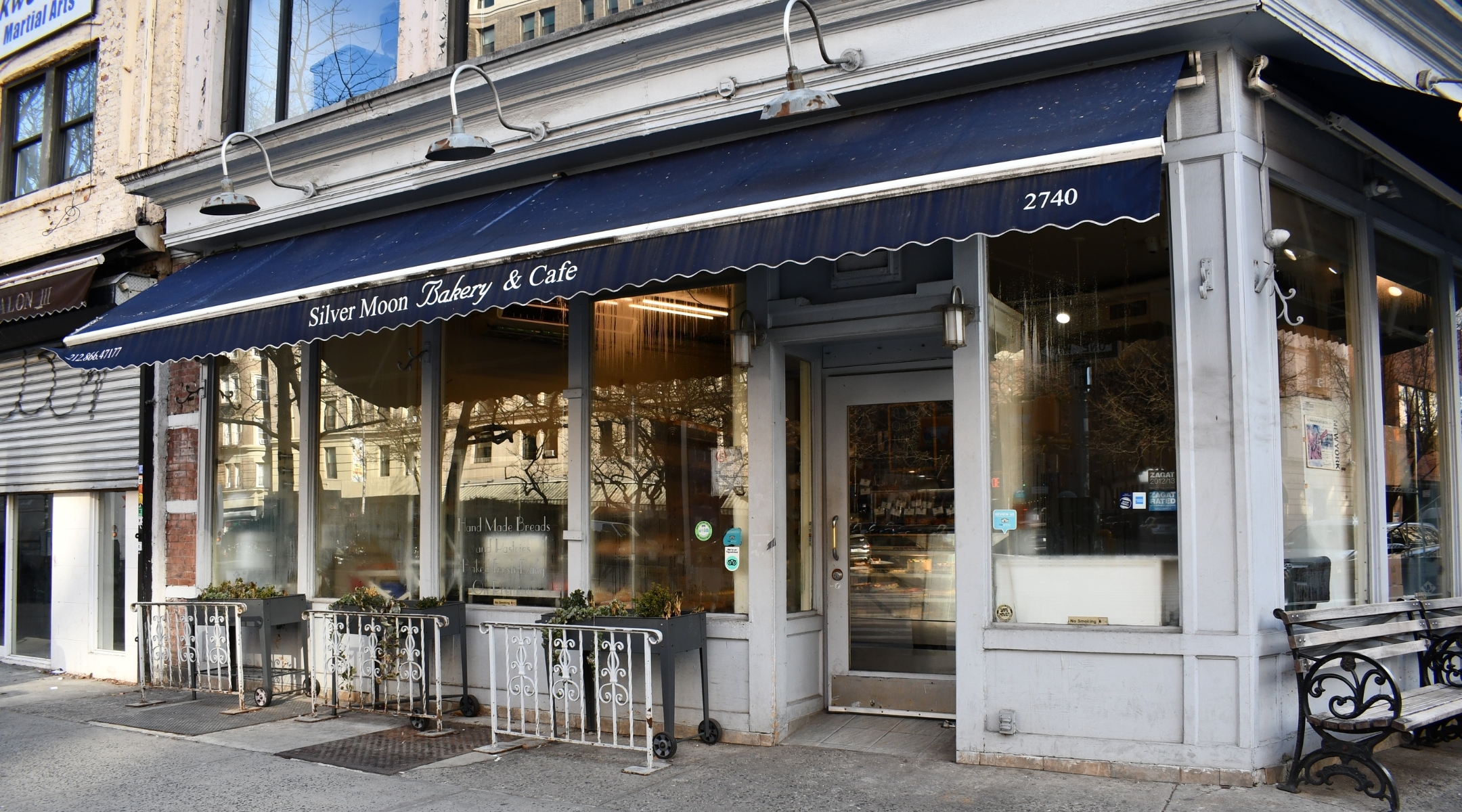 Exterior view of Silver Moon Bakery, known for its challahs, and which faces possible eviction due to nonpayment of rent. (Jackie Hajdenberg)